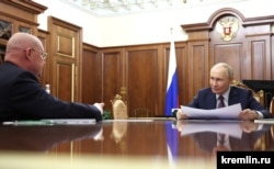 Російський глава Севастополя Михайло Развожаєв на зустрічі з президентом РФ Володимиром Путіним, 16 червня 2025 року