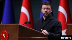 Прэзыдэнт Украіны Ўладзімір Зяленскі наведаў Турэччыну, каб падтрымаць мірныя перамовы. Анкара, 19 лістапада 2025 году