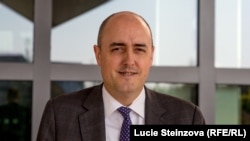 За словами Джеймі Флая, мільйони українців і росіян долучилися до аудиторії компанії протягом останніх місяців