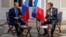 Зліва направо: президент Росії Володимир Путін і президент Франції Еманнюель Макрон, 19 серпня 2019 року