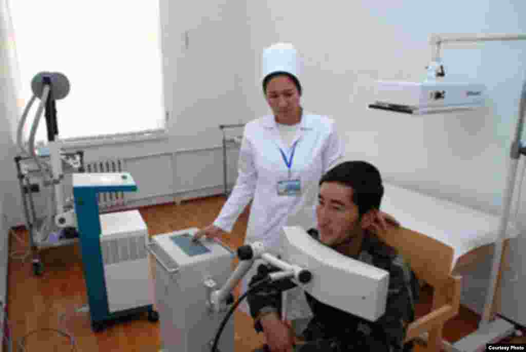 A photograph labeled by the Turkmen government website as showing specialists from the State Medical University in Ashgabat.
