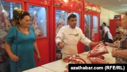 Et söwdagärleri we alyjy (Arhiw suraty)