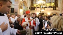 Спэцыяльны пасланьнік папы Рымскага Лява XIV кардынал Кляўдыё Гуджэроцьці ў Пінску на сьвяткаваньні 100-годдзя Пінскай дыяцэзіі