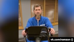 Скриншот из видео, опубликованного 1 августа 2025 года в официальном аккаунте главы Чечни Рамзана Кадырова во "ВКонтакте".