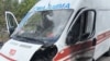 O ambulanță lovită de un atac rusesc în zona Harkov. 
