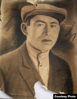Фото Токоя Садырова до войны.