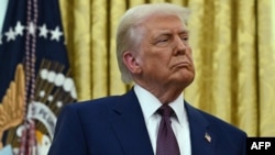 Найгостріша на сьогоднішній день критика Трампа на адресу Зеленського пролунала після того, як Зеленський звинуватив Трампа в тому, що він просуває «багато інформації, яка надходить з Росії»