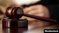 За умовами затвердженої судом угоди, фігуранта визнали винним у привласненні майна, вчиненому військовим посадовцем, та неподанні декларації