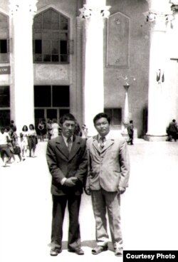 Мидил Жамгырчинов (солдо) жана шакирти Таабалды Мурзабеков.