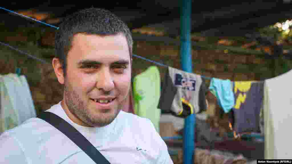 Osman Belâlov - Bağçasaray &quot;Hizb-ut-Tahrir davası&quot;nıñ iştirakçisi Memet Belâlovnıñ ağası. Rusiye quvetçileri onı 2017 senesi oktâbr ayında tevfiq etti. Qırımlı alâ bugün tevfiqli.