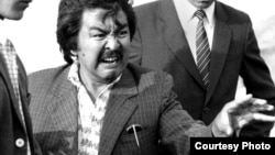 Болот Шамшиев тасма тартуу учурунда