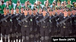 Diňle: Türkmen häkimiýetleri öňki harbylaryň syýahat azatlygyny çäklendirýär