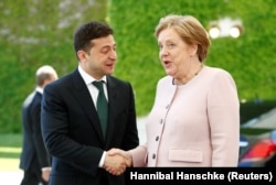 German Chancellor Angela Merkel (right) welcomes Ukrainian President Volodymyr Zelenskiy at the Chancellery in Berlin on June 18.