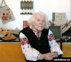 Видатна українська вишивальниця з Криму, герой України Віра Роїк