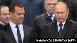 Колишній президент Росії, заступник голови Ради безпеки РФ Дмитро Медведєв (л) та чинний російський лідер Володимир Путін, архівне фото