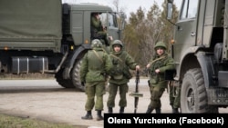 Российские военные без опознавательных знаков в Крыму, март 2014 года