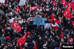 Акция протеста сторонников Экрема Имамоглу в Стамбуле. 25 марта 2025 года