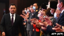 Президент Садыр Жапаров жыйындардын биринде. Иллюстрациялык сүрөт.