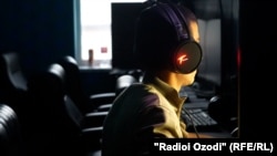 В одном из компьютерных центров в Душанбе 