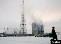 На хімзаводі «Стирол» у Горлівці у великій кількості містився аміак. Після того, як Горлівка потрапила під контроль проросійських бойовиків, компанія Ostchem вирішила звільнити сховища від цієї речовини, щоб не відбулось викиду (фото 2009 року)