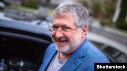 Олігарх Ігор Коломойський, який не приховує своїх бізнесових зв'язків із президентом України Володимиром Зеленським, може втратити частину свого впливу через зміну адміністрації у США та через справи проти колишнього менеджменту «Приватбанку»