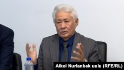 Турсунбек Акун.