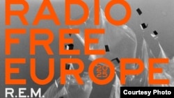 Обкладинка альбому R.E.M. для реміксу «Radio Free Europe» 2025