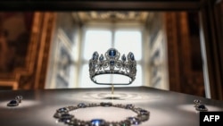 მარია-ამალია ნეაპოლელის და ორტენზია დე ბოარნეს სამკაული. აპოლონის დარბაზი ლუვრში. პარიზი, 2020 წლის 14 იანვარი