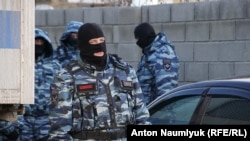 Российские силовики в аннексированном Крыму