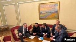 Раҳбарони аврупоӣ бо Трам телефонӣ сӯҳбат кардаанд.