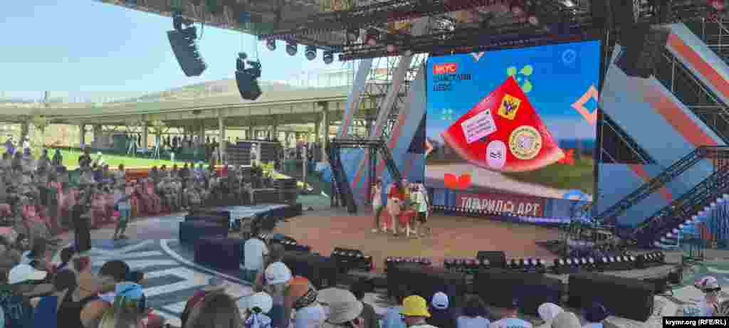 На фестивале презентовали филиал «Тавриды.АРТ», открытый в поселке Счастливцево Генического района оккупированной части Херсонской области