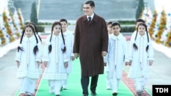 Illýustrasiýa suraty. Türkmenistanyň prezidenti Gurbanguly Berdimuhamedow täze ýyl dabrasyna gatnaşýar. 