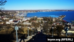 Вид на Керчь с Митридатской лестницы
