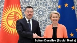 Садыр Жапаров жана Урсула фон дер Ляйен.