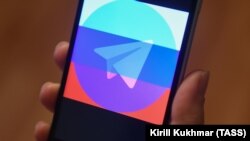 Мобільний телефон зі встановленим месенджером Telegram. Ілюстративне фото