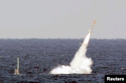А це запуск ракети «Томагавк» з підвоного човна «USS Florida» неподалік Багамських осттровів в 2003 році (архівне фото)