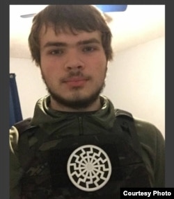 "Черное солнце" на бронежилете стрелка