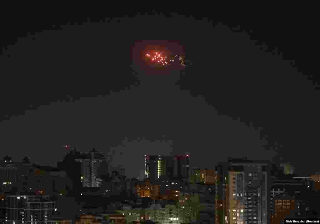 Момент збиття російського безпілотника у Києві