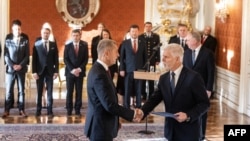 Андрей Бабиш (слева) и президент Павел