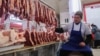 Продажа мяса на Ошском рынке в Бишкеке