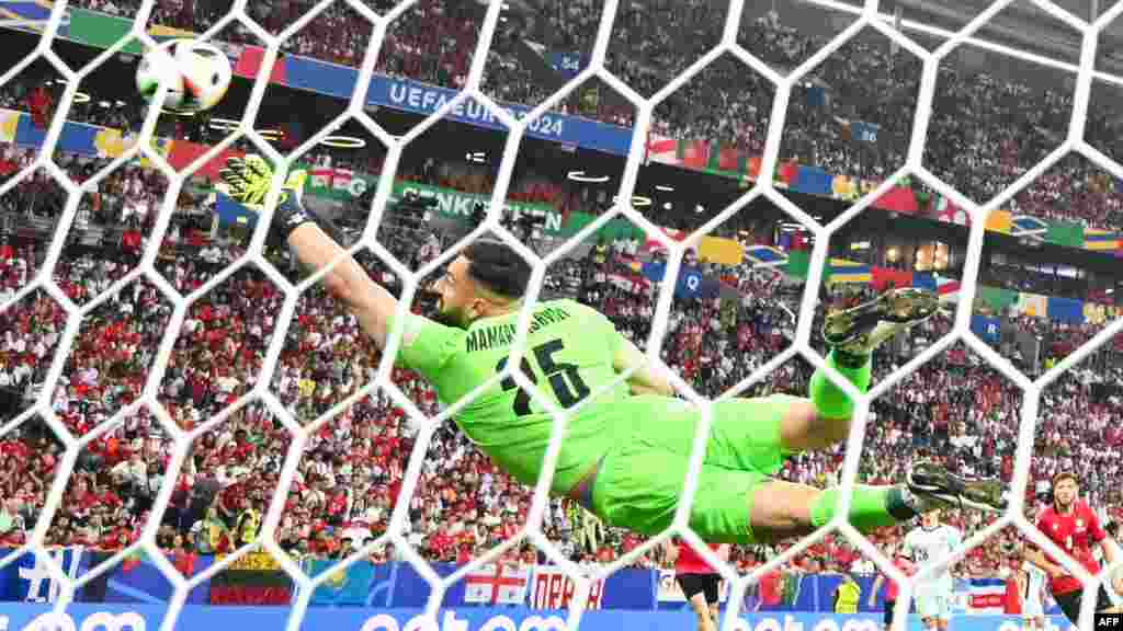 Все попытки отыграться были для Португалии неудачными. На высоте был вратарь Грузии Георгий Мамардашвили