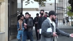 Tələbələr üçün hansı iş yerləri var? - Ofisiant işləyən tələbə danışır