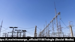 Спеціалісти кажуть, що гідроелектростанції Дніпровська ГЕС-1 та Дніпровська ГЕС-2 працюють із обмеженнями через зниження рівня води, всі інші гідроелектростанції Дніпровського каскаду працюють планово