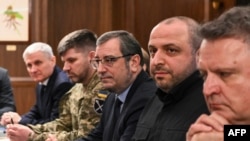 Сүйлөшүүлөрдүн 2-күнү. Украиналык делегация. Рустем Умеров оңдон экинчи. Майами. 5-декабрь, 2025-жыл.