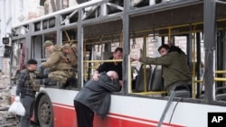 Орусиянын ракетасы тийген автобус. Сумы, 13-апрель, 2025-жыл 