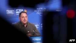 Керівник Офісу президента України Андрій Єрмак на пресконференції під час зустрічі безпекових радників, яку 14 січня 2024 року організував Всесвітній економічний форум для обговорення мирного процесу 