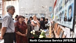 Бесланская школа в годовщину теракта, архивное фото