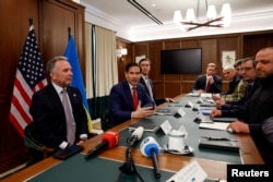 Держсекретар США Марко Рубіо, спецпосланник США Стів Віткофф та зять президента США Дональда Трампа Джаред Кушнер зустрілися з секретарем РНБО Рустемом Умєровим та іншими членами української делегації в Халландейл-Біч, США, 30 листопада 2025 року