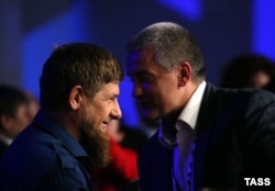 Глава Чечні Рамзан Кадиров (ліворуч) та російський глава Криму Сергій Аксьонов, 2016 рік