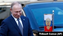 Володимир Путін біля Єлисейського палацу, Париж, 9 грудня 2019 року